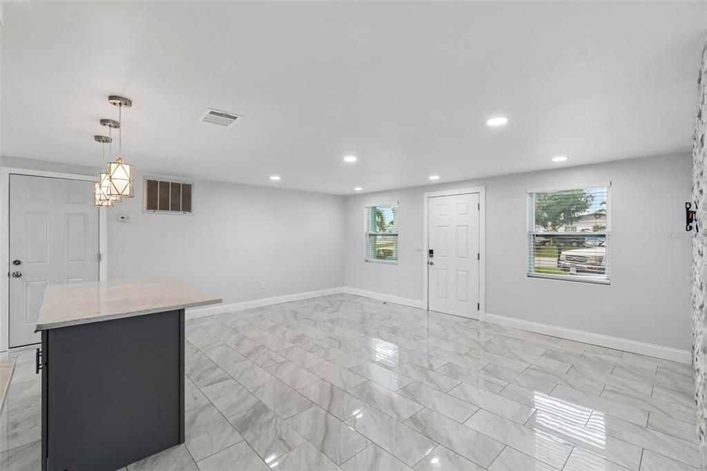 For Sale: $475,000 (3 beds, 2 baths, 1233 Square Feet)