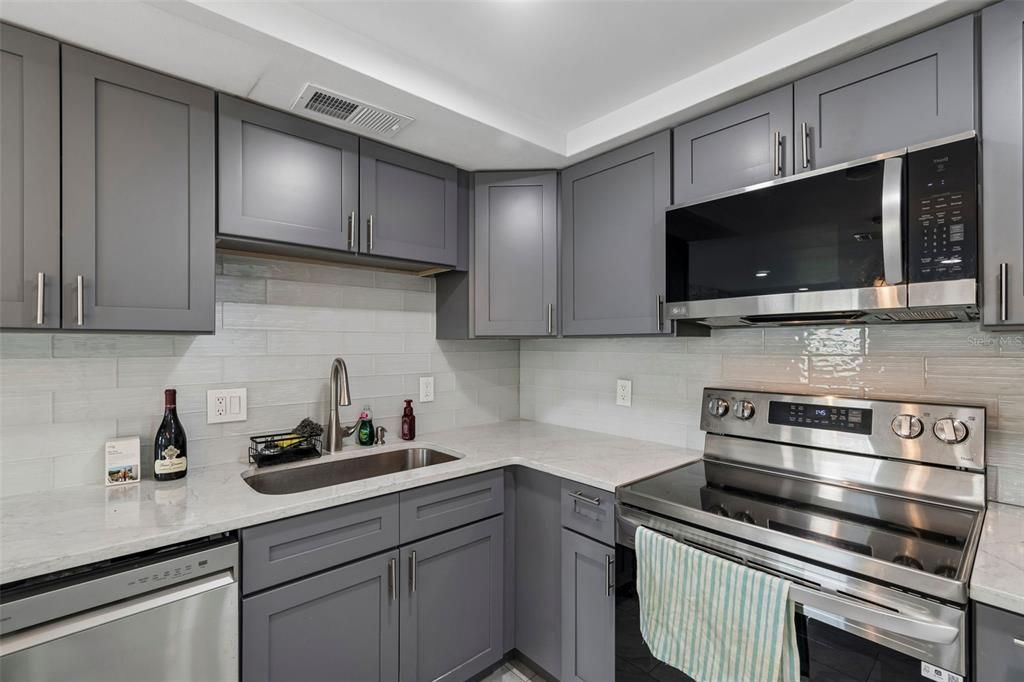 For Sale: $475,000 (3 beds, 2 baths, 1233 Square Feet)