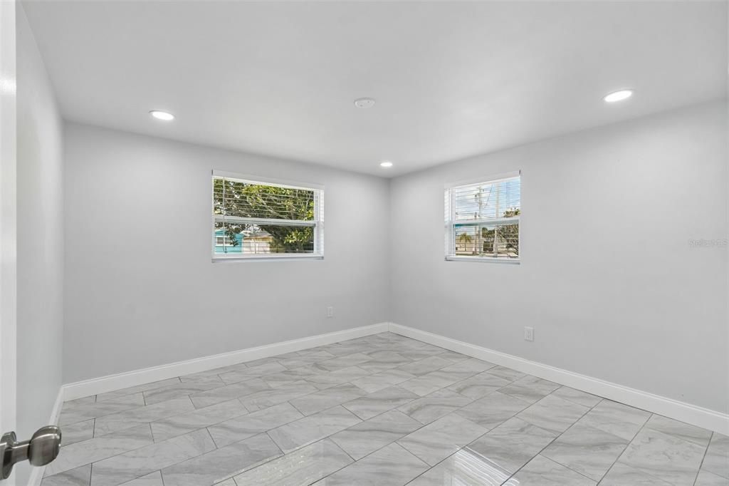 For Sale: $475,000 (3 beds, 2 baths, 1233 Square Feet)