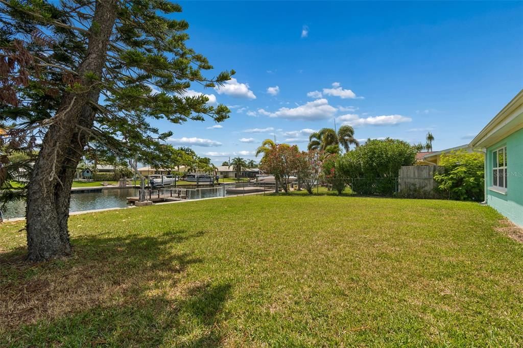 For Sale: $475,000 (3 beds, 2 baths, 1233 Square Feet)