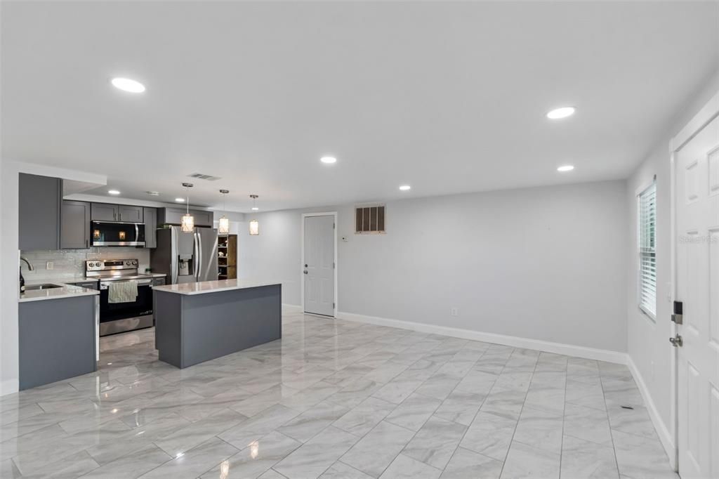 For Sale: $475,000 (3 beds, 2 baths, 1233 Square Feet)