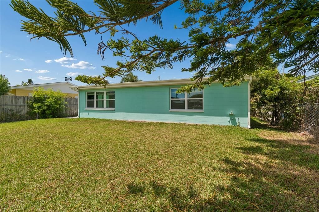 For Sale: $475,000 (3 beds, 2 baths, 1233 Square Feet)