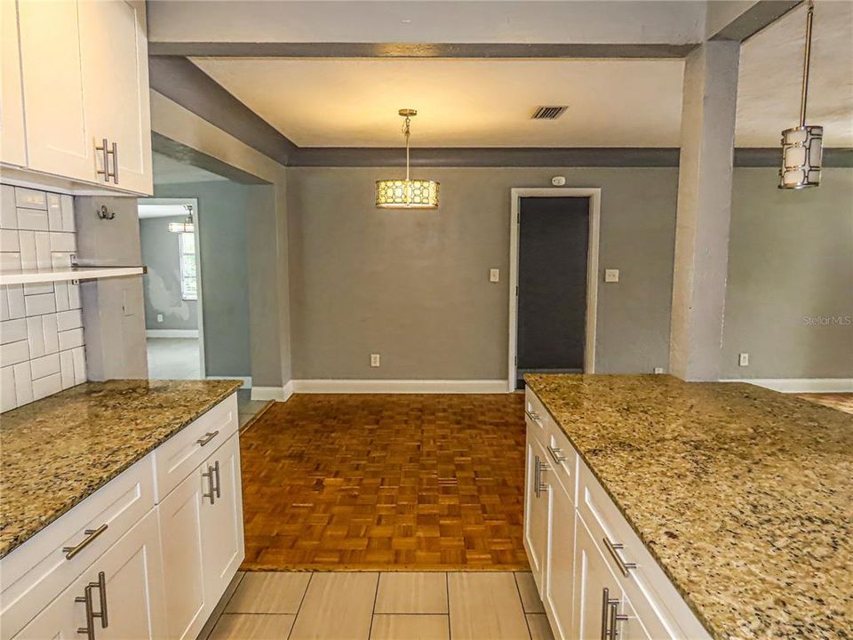 На продажу: $459,900 (4 спален, 2 ванн, 1480 Квадратных фут)