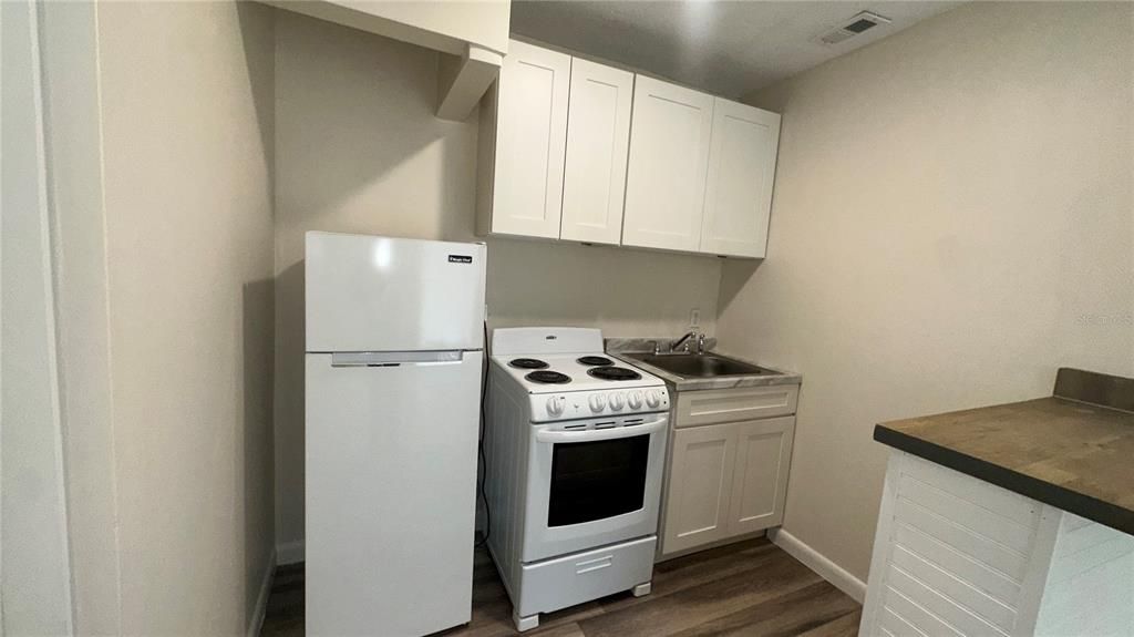For Rent: $850 (0 beds, 1 baths, 322 Square Feet)