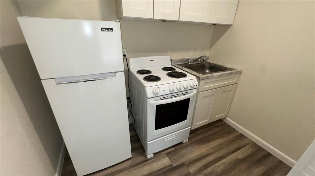 For Rent: $850 (0 beds, 1 baths, 322 Square Feet)
