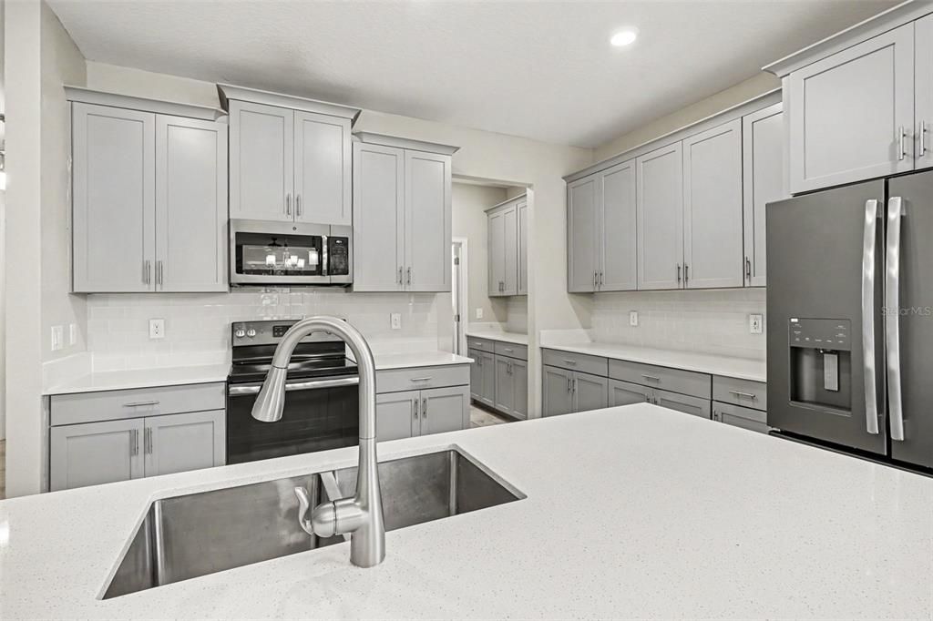 For Sale: $409,900 (4 beds, 2 baths, 2640 Square Feet)