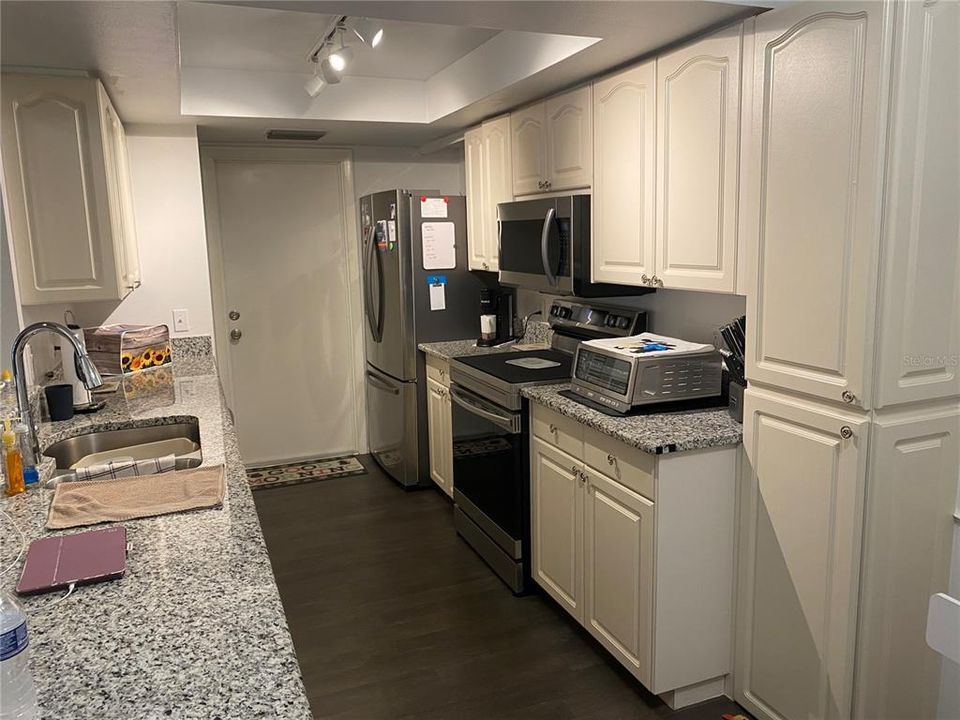 For Sale: $225,000 (2 beds, 2 baths, 1105 Square Feet)