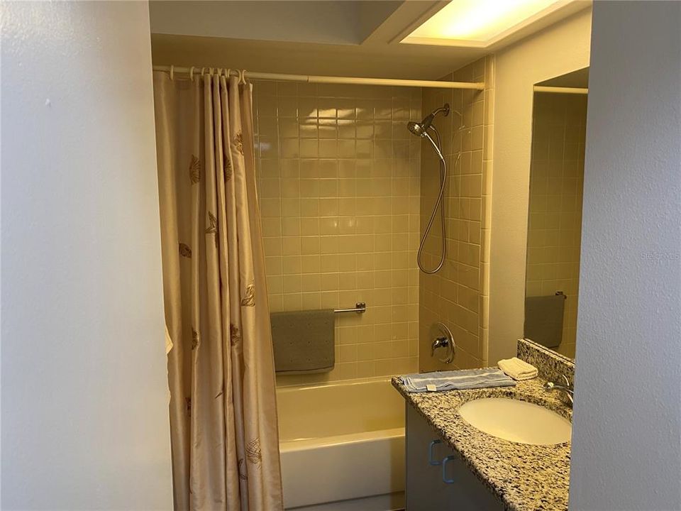 For Sale: $225,000 (2 beds, 2 baths, 1105 Square Feet)