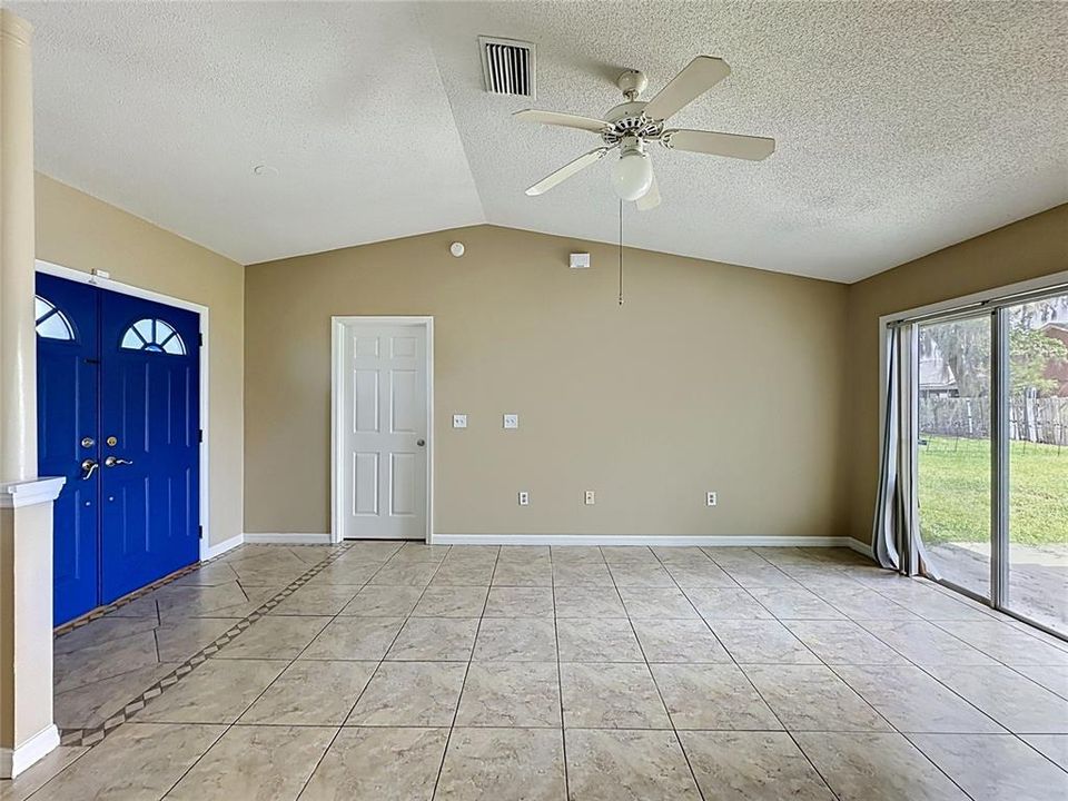 For Sale: $320,000 (4 beds, 2 baths, 1776 Square Feet)