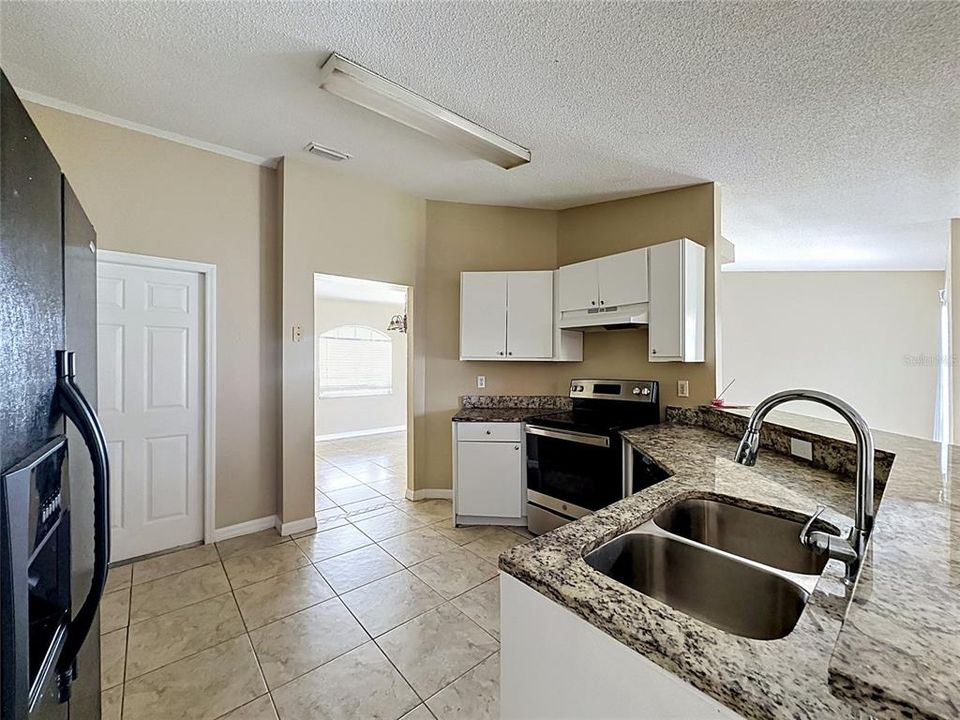 For Sale: $320,000 (4 beds, 2 baths, 1776 Square Feet)