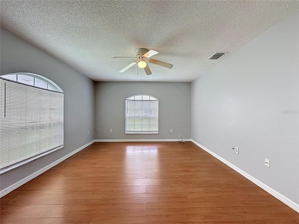For Sale: $320,000 (4 beds, 2 baths, 1776 Square Feet)