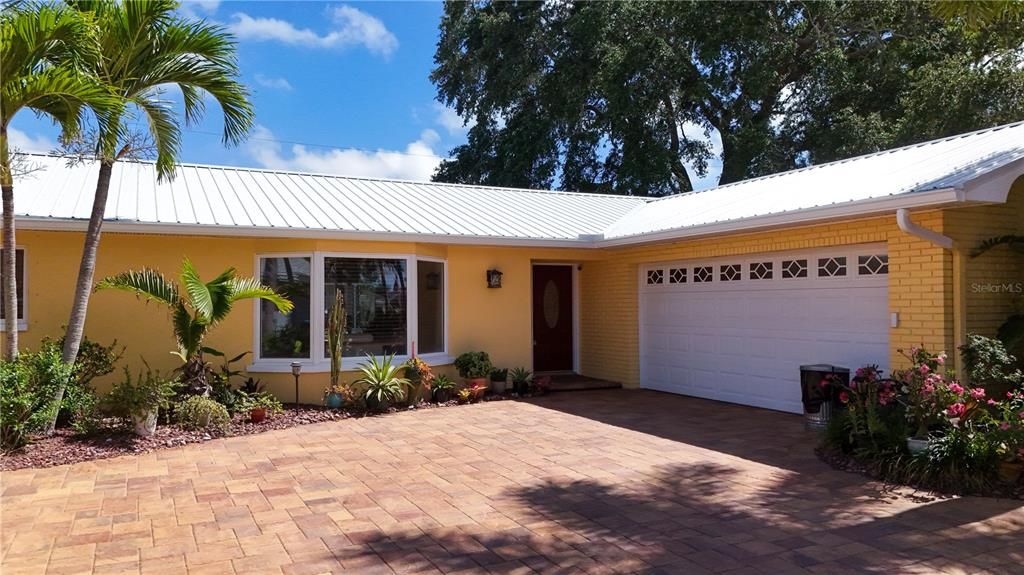 For Sale: $749,000 (3 beds, 2 baths, 1703 Square Feet)