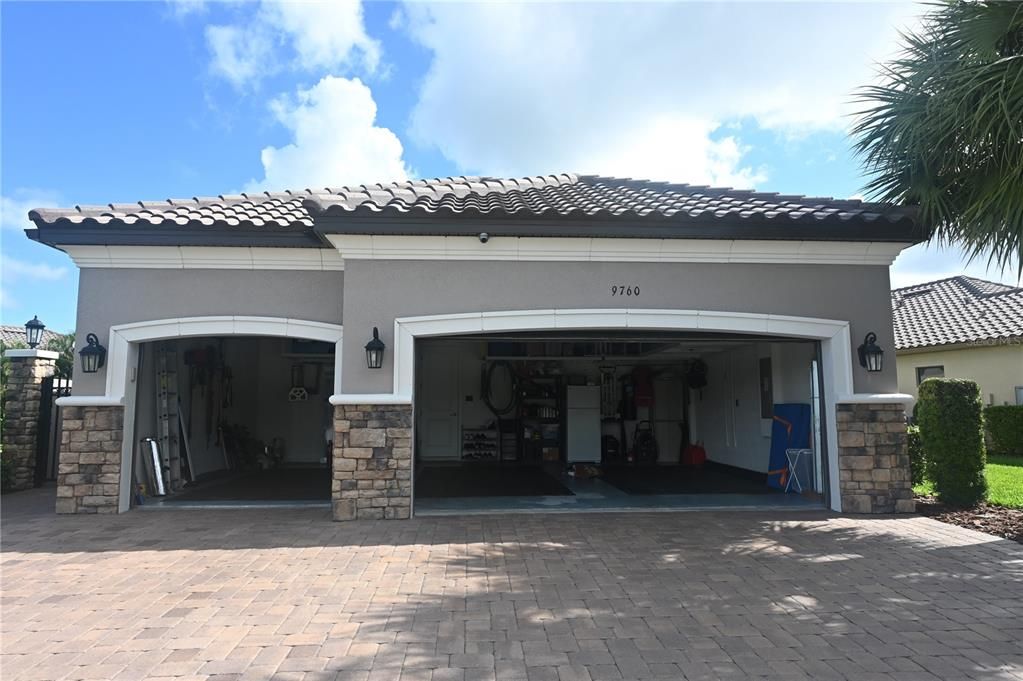 En Venta: $969,900 (2 camas, 3 baños, 2703 Pies cuadrados)