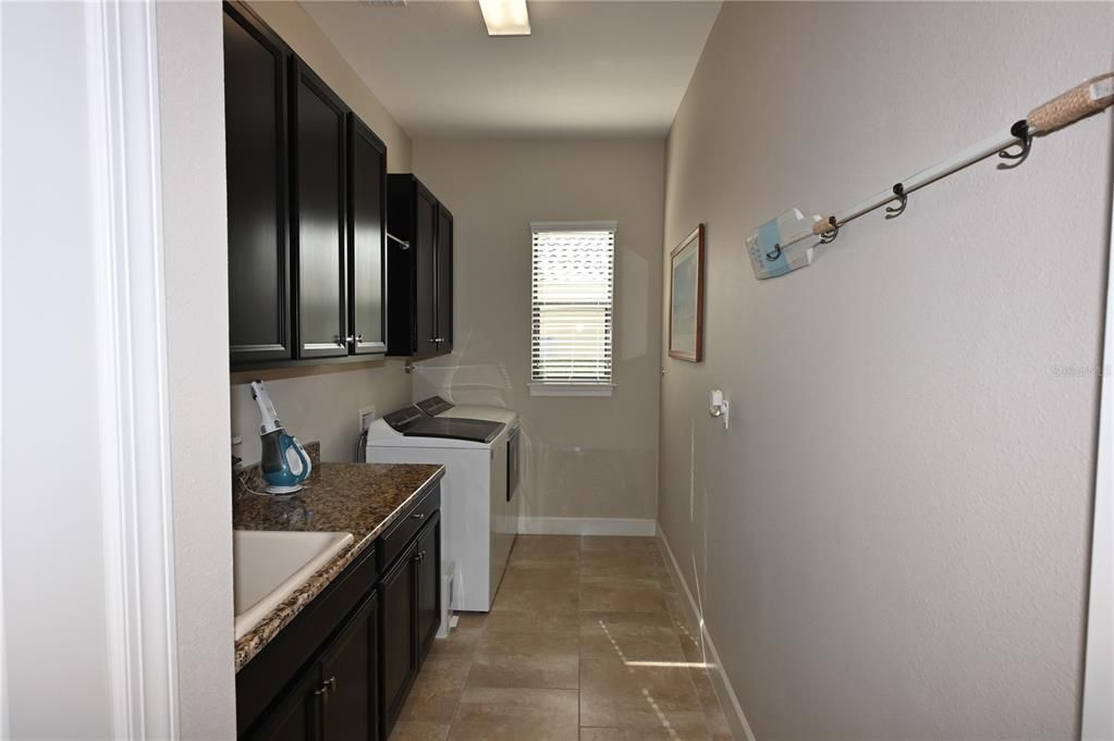 En Venta: $969,900 (2 camas, 3 baños, 2703 Pies cuadrados)