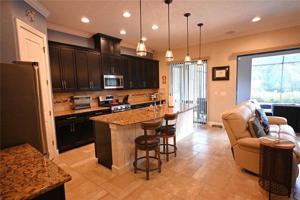 En Venta: $969,900 (2 camas, 3 baños, 2703 Pies cuadrados)