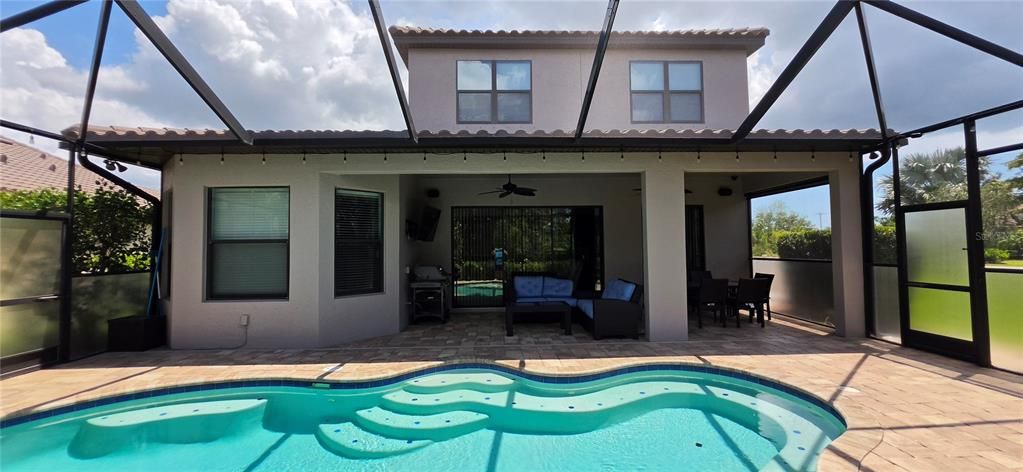 En Venta: $969,900 (2 camas, 3 baños, 2703 Pies cuadrados)