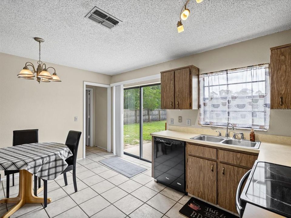 For Sale: $217,900 (2 beds, 2 baths, 942 Square Feet)