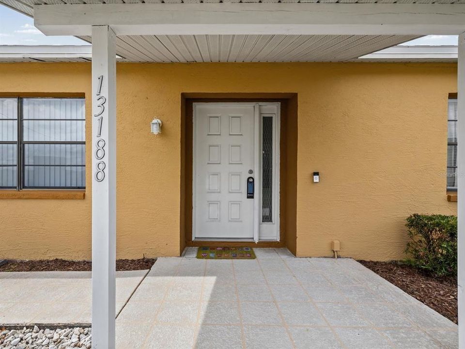 For Sale: $217,900 (2 beds, 2 baths, 942 Square Feet)