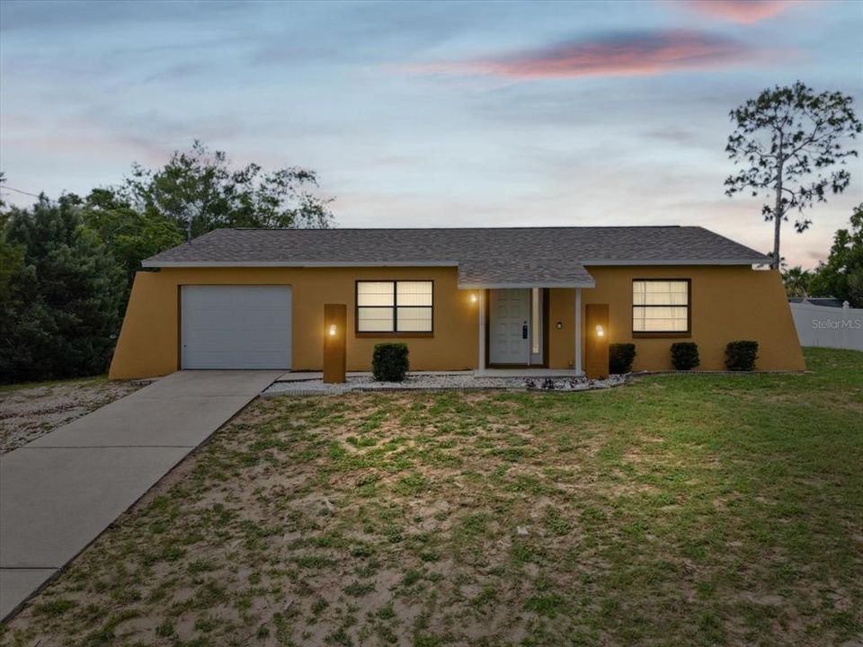 For Sale: $217,900 (2 beds, 2 baths, 942 Square Feet)