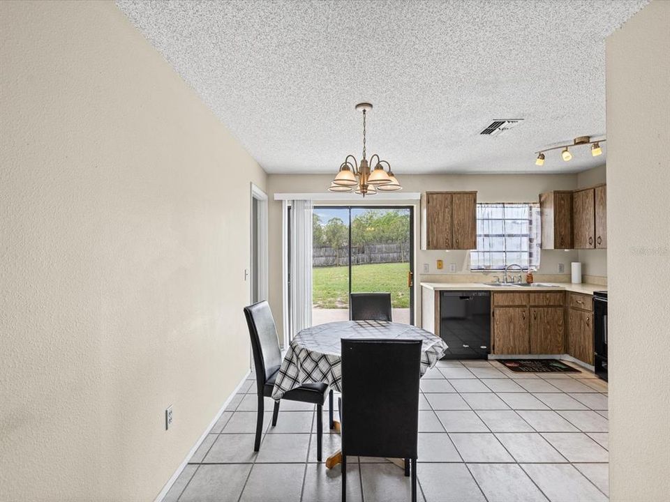 For Sale: $217,900 (2 beds, 2 baths, 942 Square Feet)