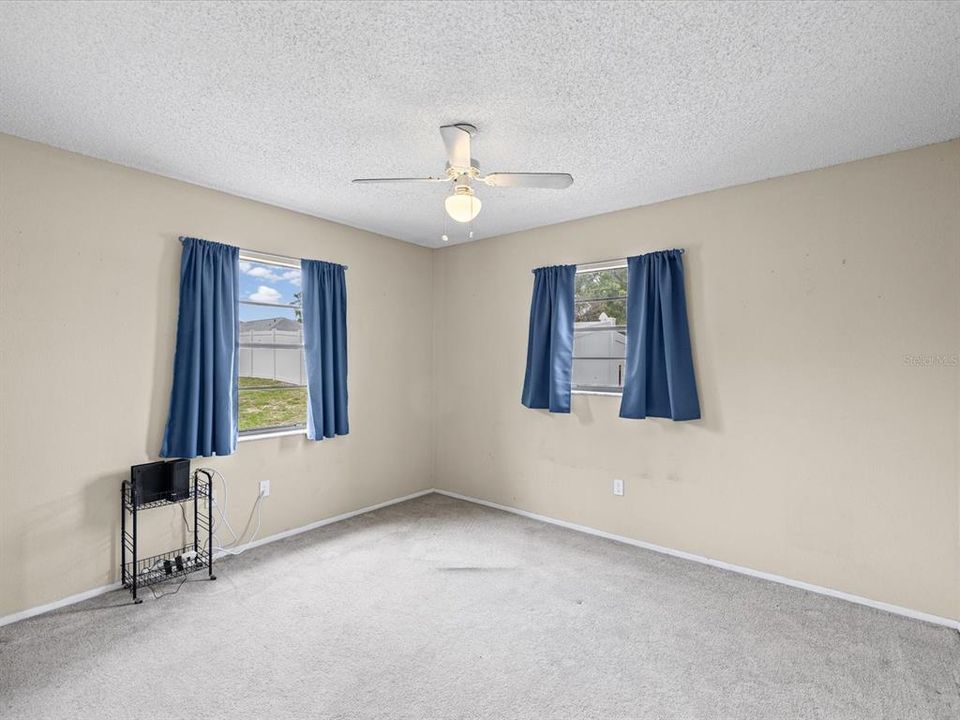 For Sale: $217,900 (2 beds, 2 baths, 942 Square Feet)