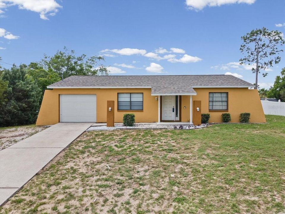 For Sale: $217,900 (2 beds, 2 baths, 942 Square Feet)