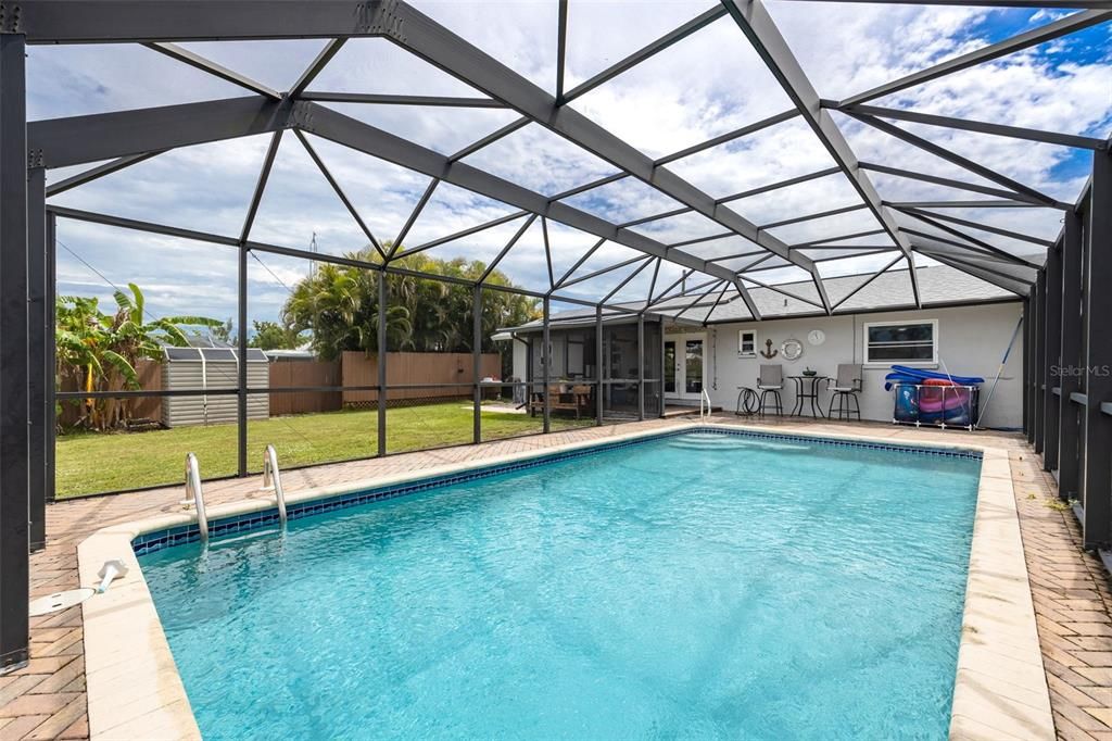 For Sale: $379,900 (2 beds, 2 baths, 1004 Square Feet)