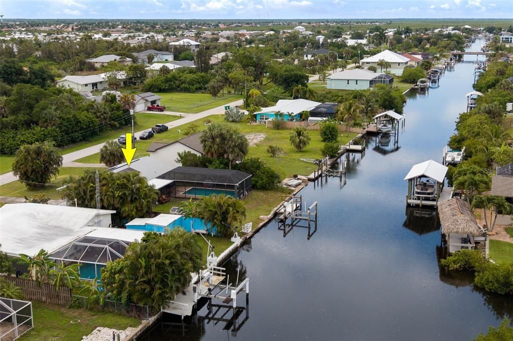 For Sale: $379,900 (2 beds, 2 baths, 1004 Square Feet)
