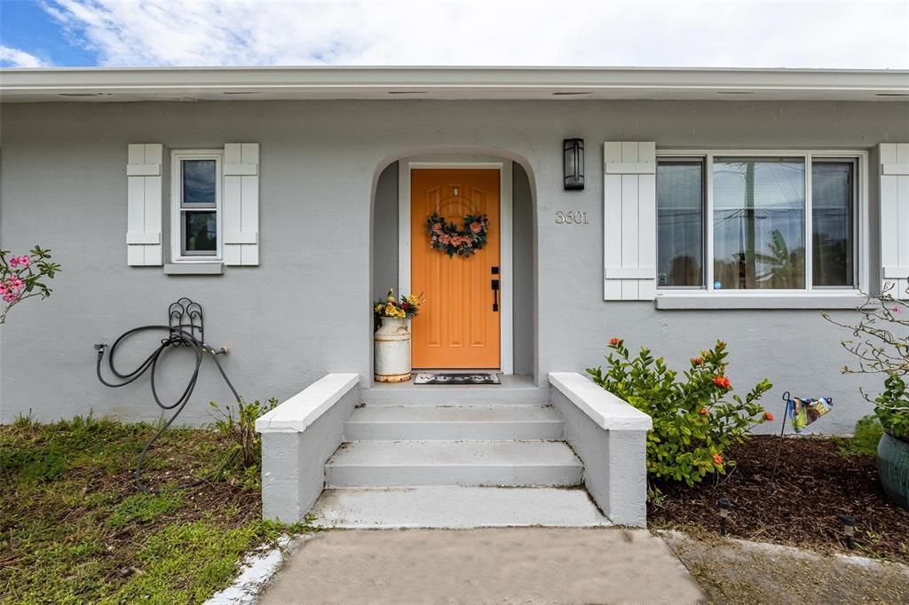 For Sale: $379,900 (2 beds, 2 baths, 1004 Square Feet)