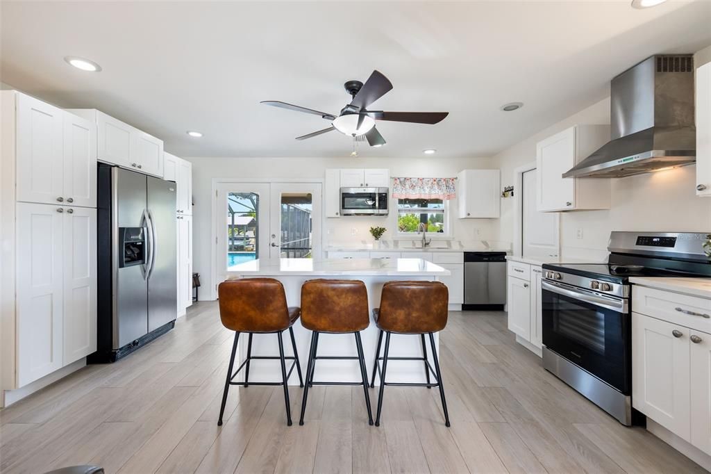 For Sale: $379,900 (2 beds, 2 baths, 1004 Square Feet)