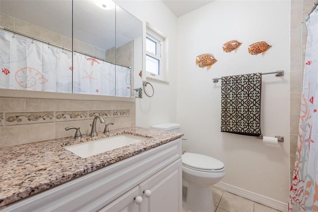 For Sale: $379,900 (2 beds, 2 baths, 1004 Square Feet)