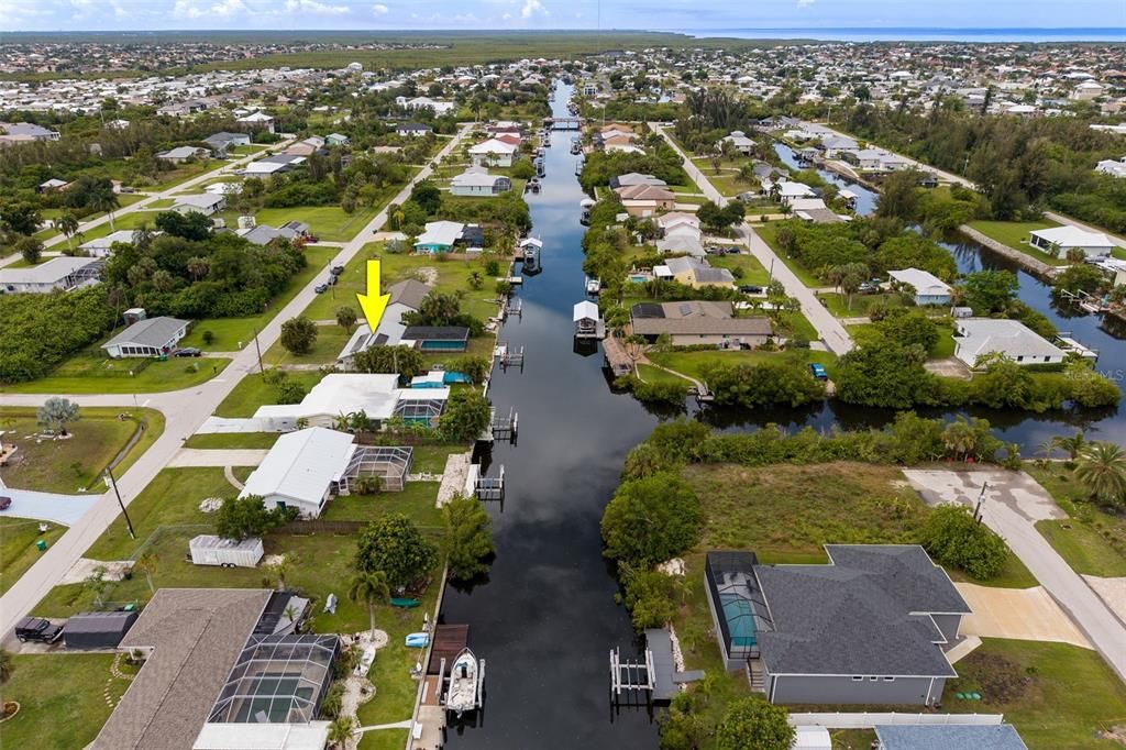 For Sale: $379,900 (2 beds, 2 baths, 1004 Square Feet)