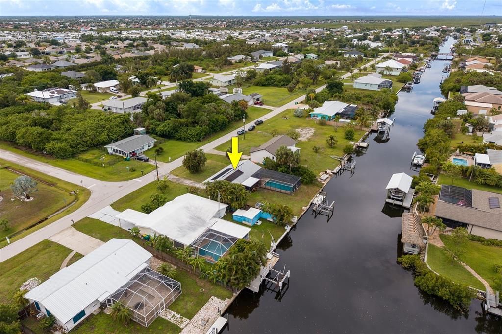 For Sale: $379,900 (2 beds, 2 baths, 1004 Square Feet)