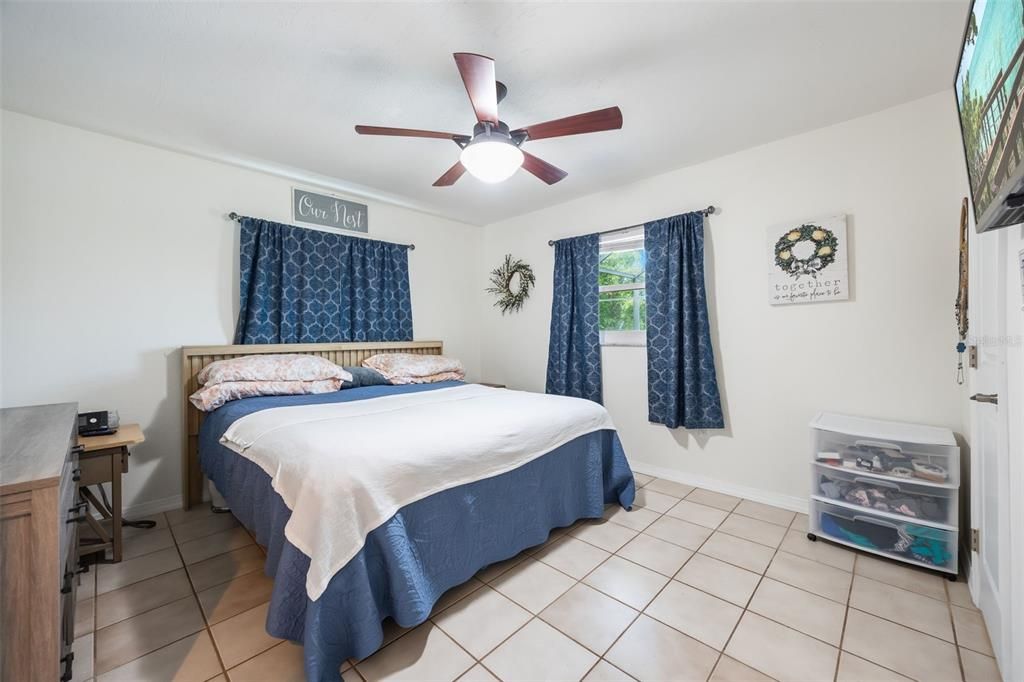 For Sale: $379,900 (2 beds, 2 baths, 1004 Square Feet)