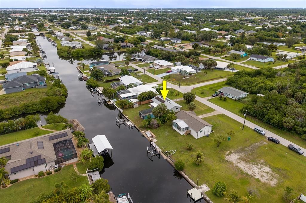 For Sale: $379,900 (2 beds, 2 baths, 1004 Square Feet)