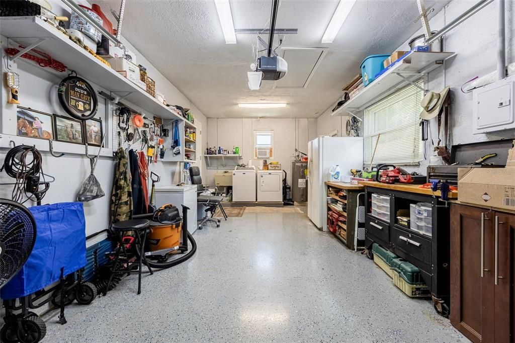 For Sale: $379,900 (2 beds, 2 baths, 1004 Square Feet)