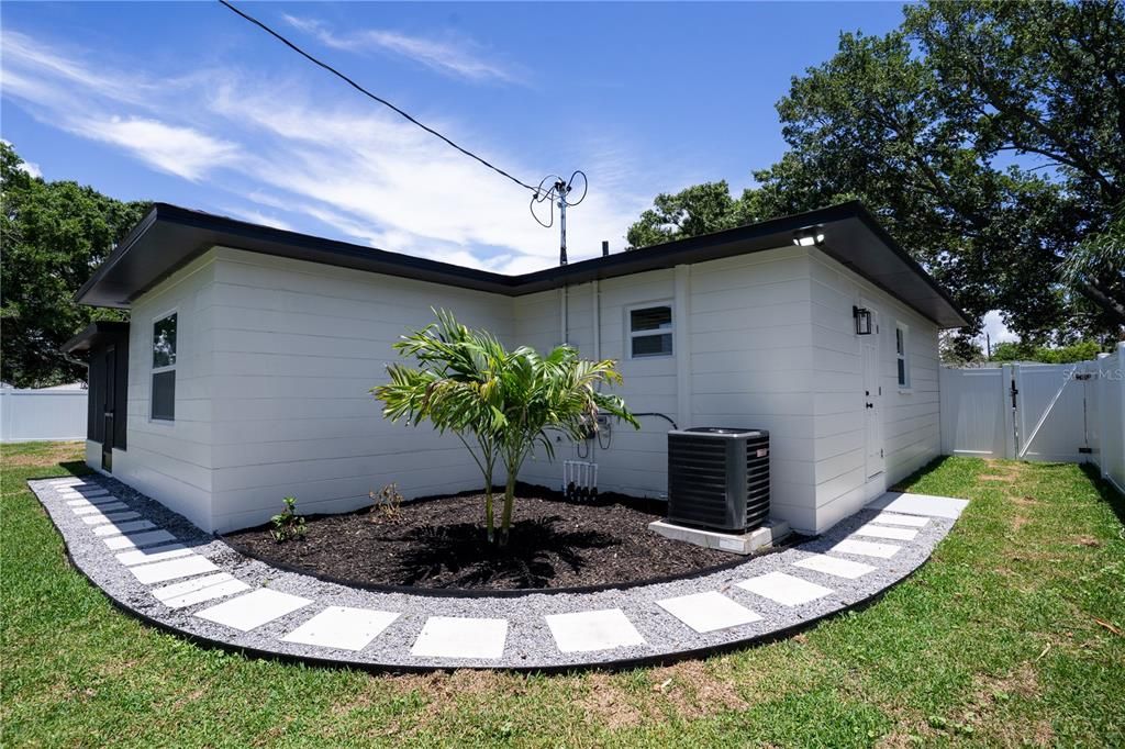 For Sale: $499,000 (3 beds, 3 baths, 1290 Square Feet)