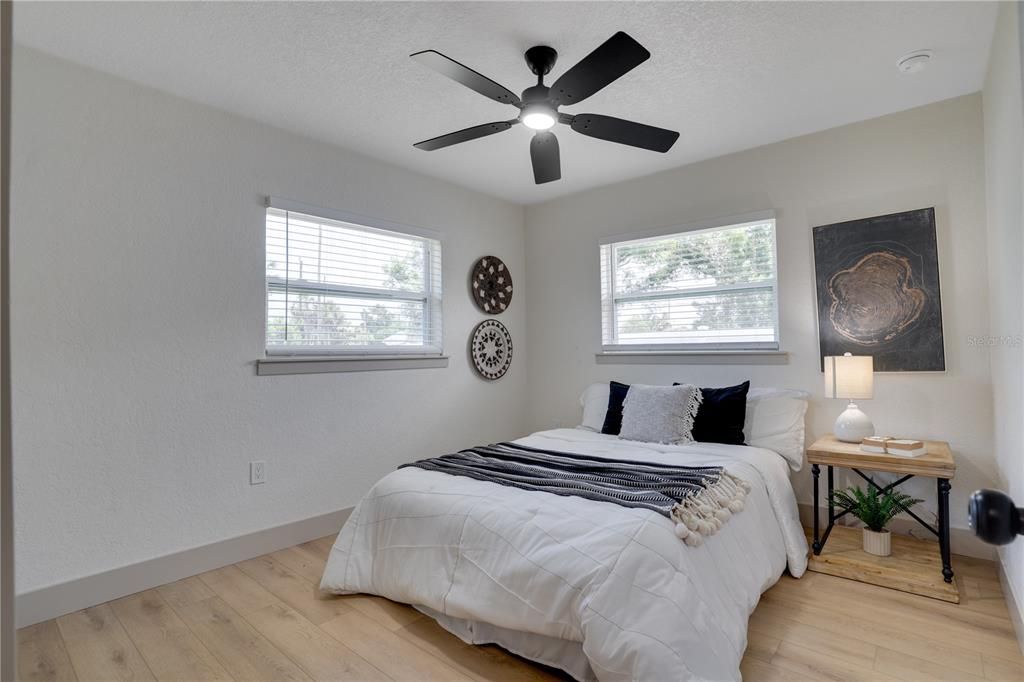 For Sale: $499,000 (3 beds, 3 baths, 1290 Square Feet)