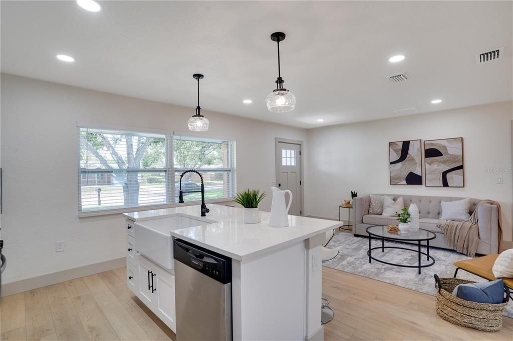 For Sale: $499,000 (3 beds, 3 baths, 1290 Square Feet)