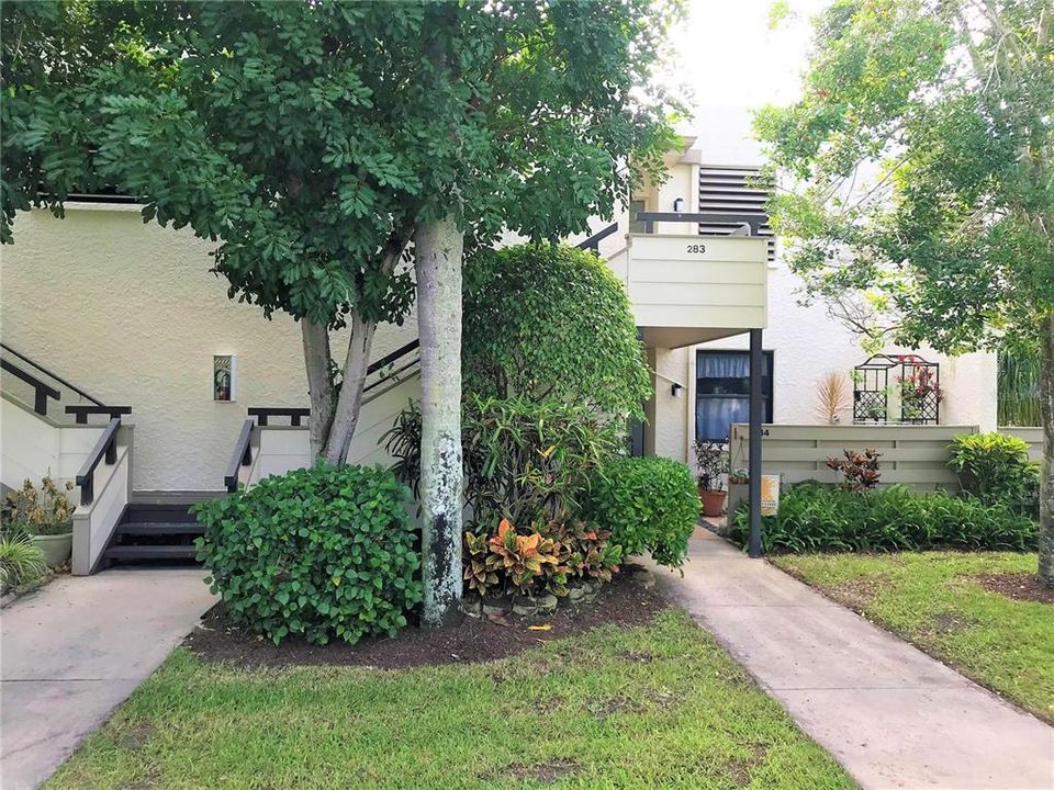 For Rent: $2,000 (2 beds, 2 baths, 1304 Square Feet)