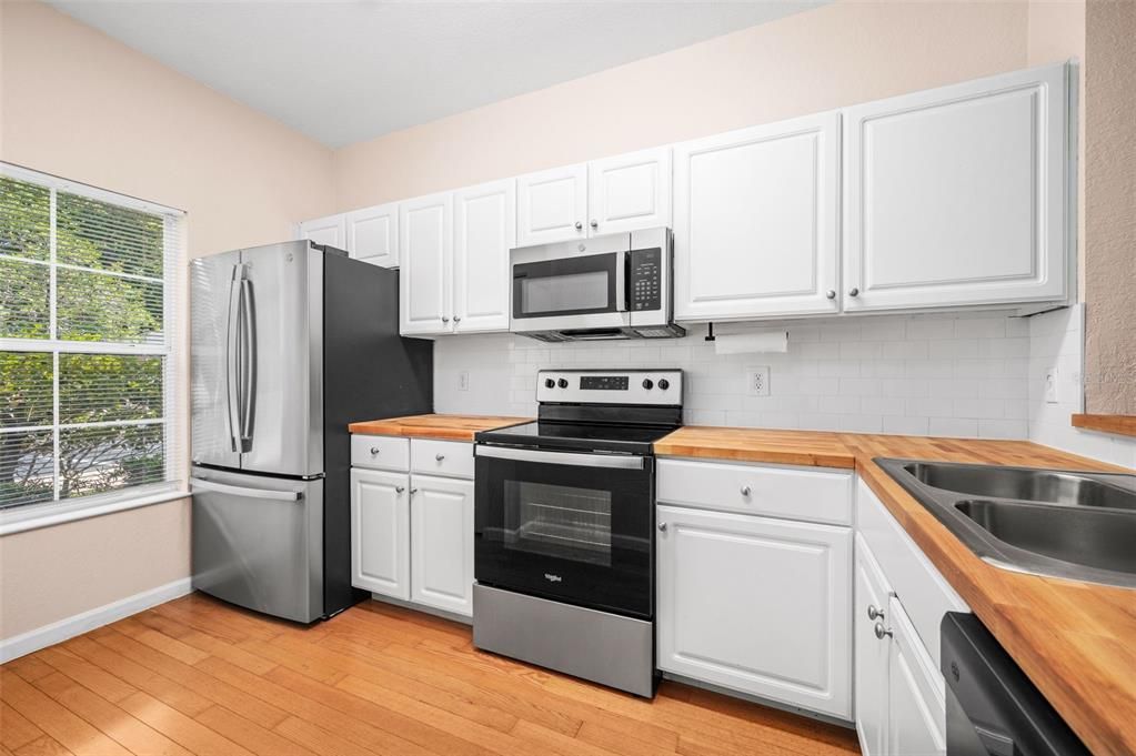 For Sale: $199,000 (2 beds, 2 baths, 1275 Square Feet)