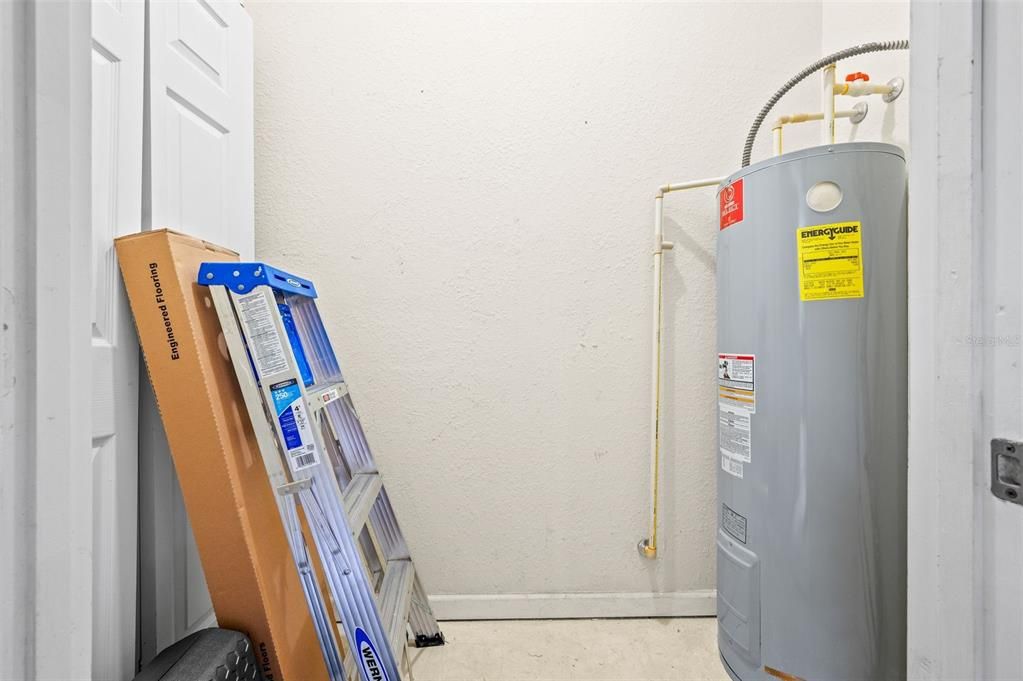 For Sale: $199,000 (2 beds, 2 baths, 1275 Square Feet)