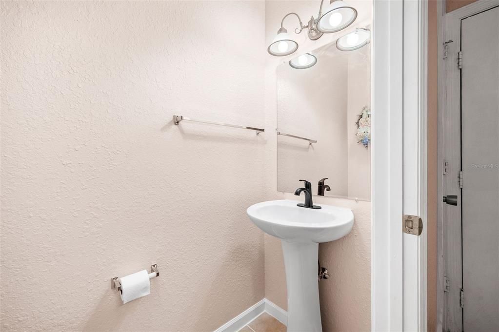 For Sale: $199,000 (2 beds, 2 baths, 1275 Square Feet)