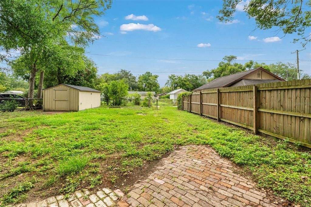 For Sale: $190,000 (1 beds, 1 baths, 704 Square Feet)