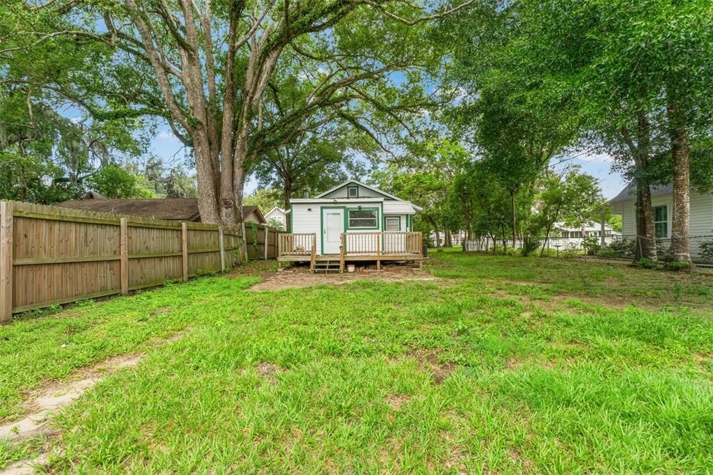 For Sale: $190,000 (1 beds, 1 baths, 704 Square Feet)