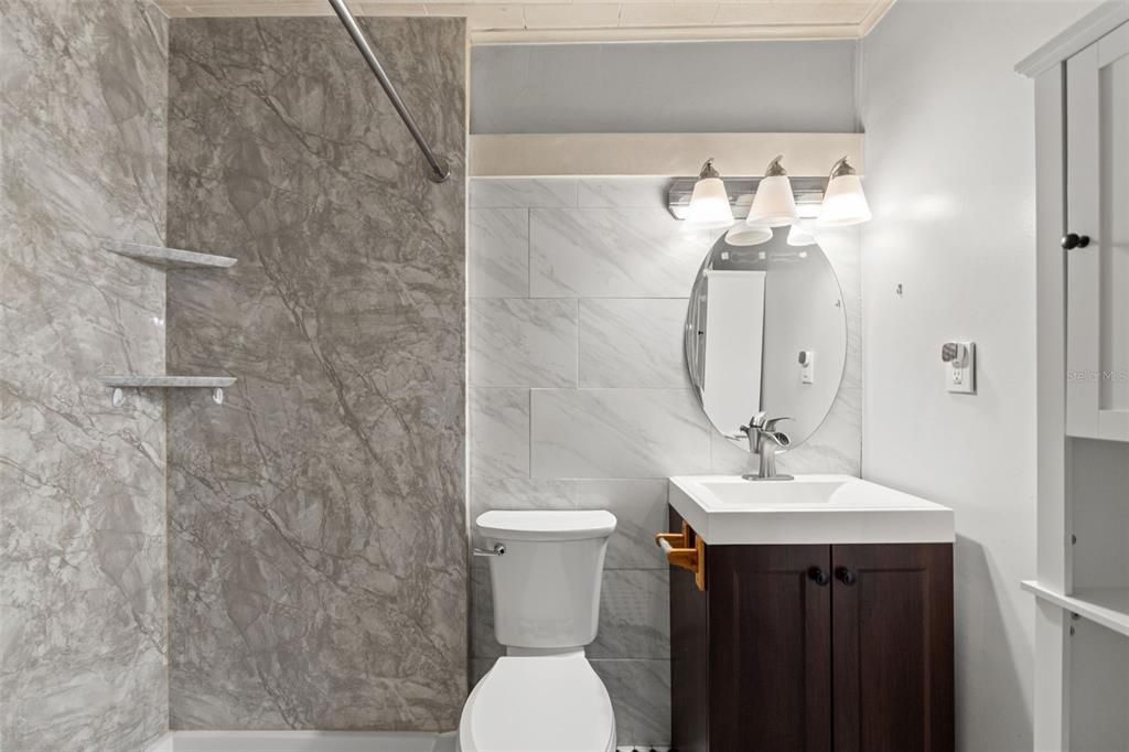 For Sale: $190,000 (1 beds, 1 baths, 704 Square Feet)