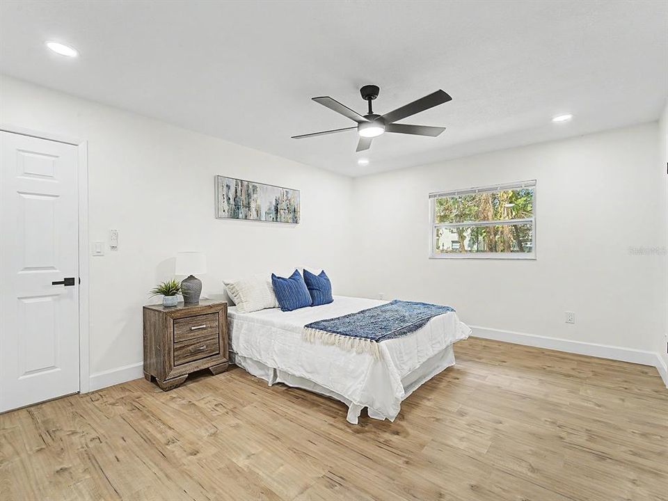 Active With Contract: $419,900 (3 beds, 2 baths, 1197 Square Feet)