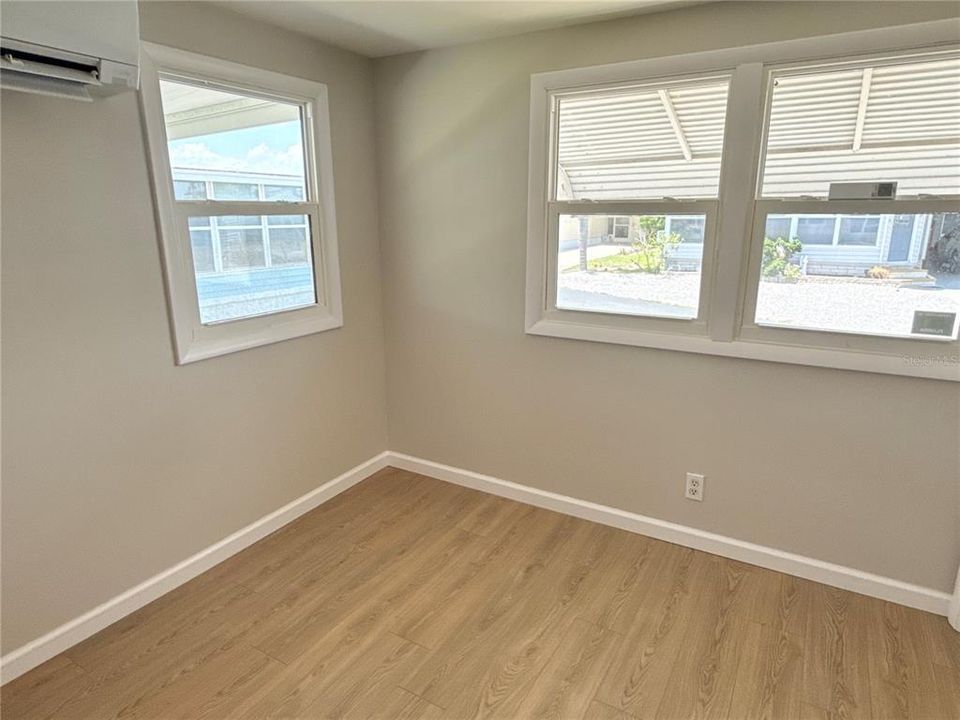 For Sale: $165,000 (2 beds, 1 baths, 818 Square Feet)
