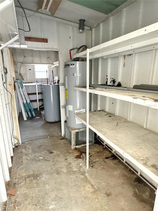 For Sale: $165,000 (2 beds, 1 baths, 818 Square Feet)