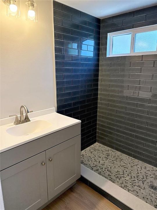 For Sale: $165,000 (2 beds, 1 baths, 818 Square Feet)